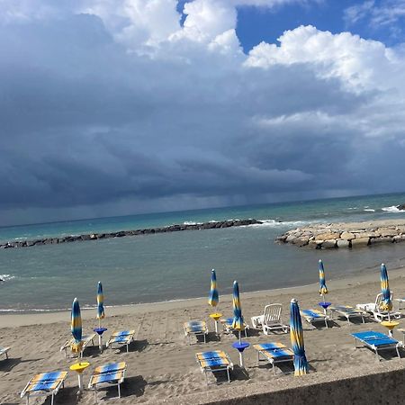 Апартаменты Bistrot Del Mare Санто-Стефано-аль-Мар Экстерьер фото